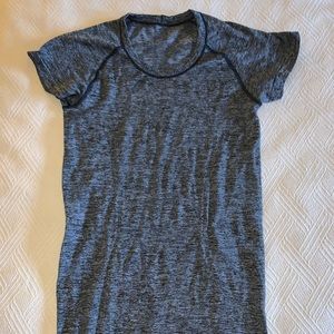 Like new lululemon swiftly tech short sleeve sz 6